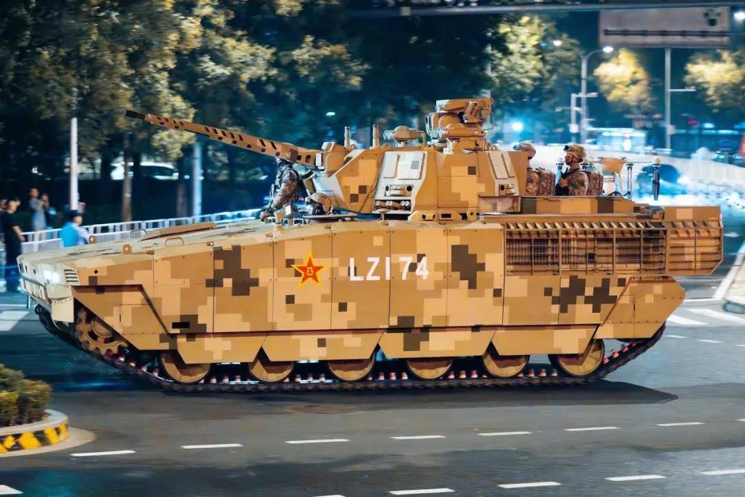 上打无人机<strong></p>
<p>抹茶数字货币交易所app下载</strong>，下打坦克！混动电驱！360度全景！100坦克有多厉害？