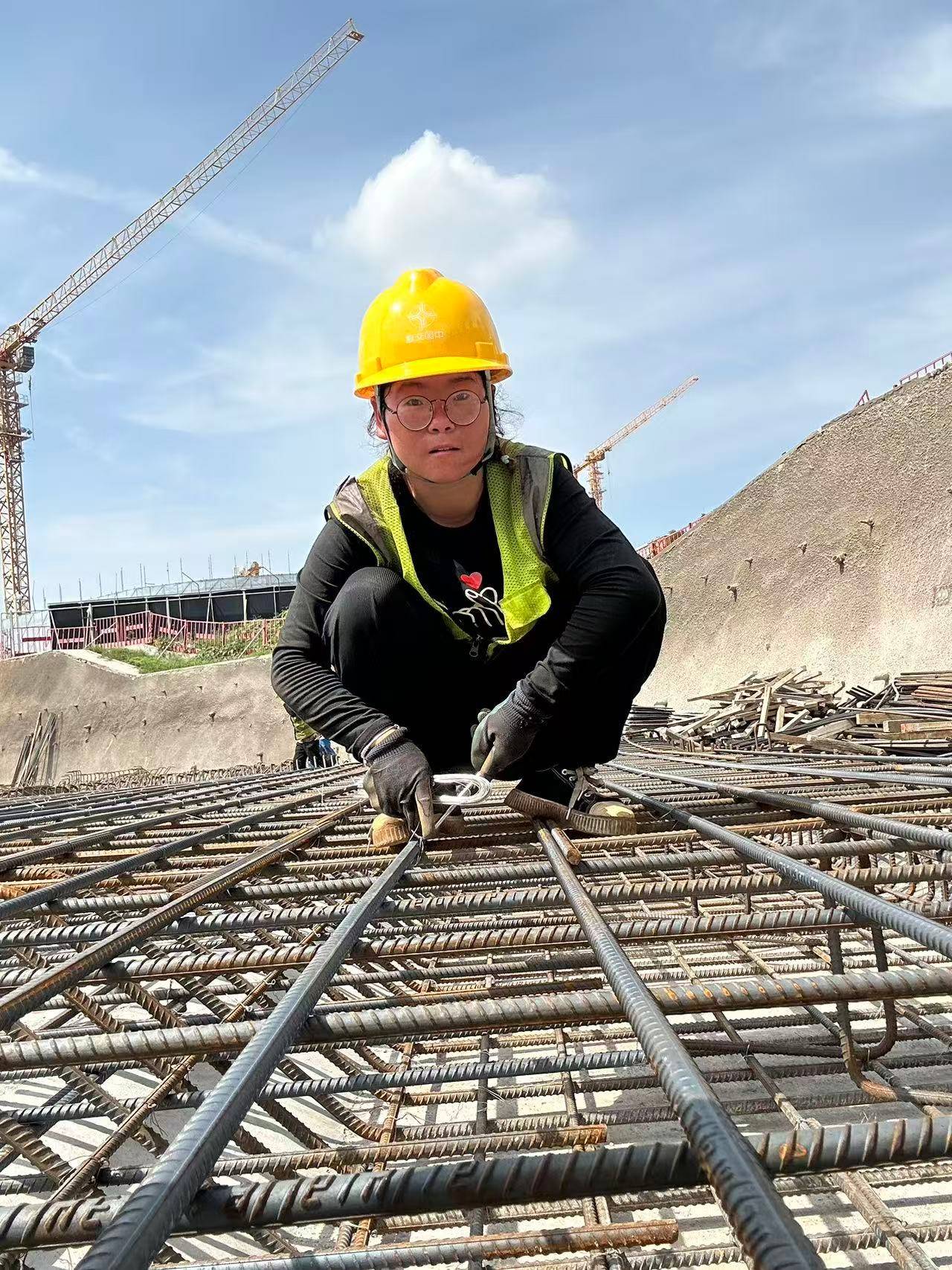 00后女孩工地绑钢筋5年成家里经济支柱:汗水流进眼睛特别疼<strong></p>
<p>抹茶交易所资质</strong>,工友让我干轻松的活