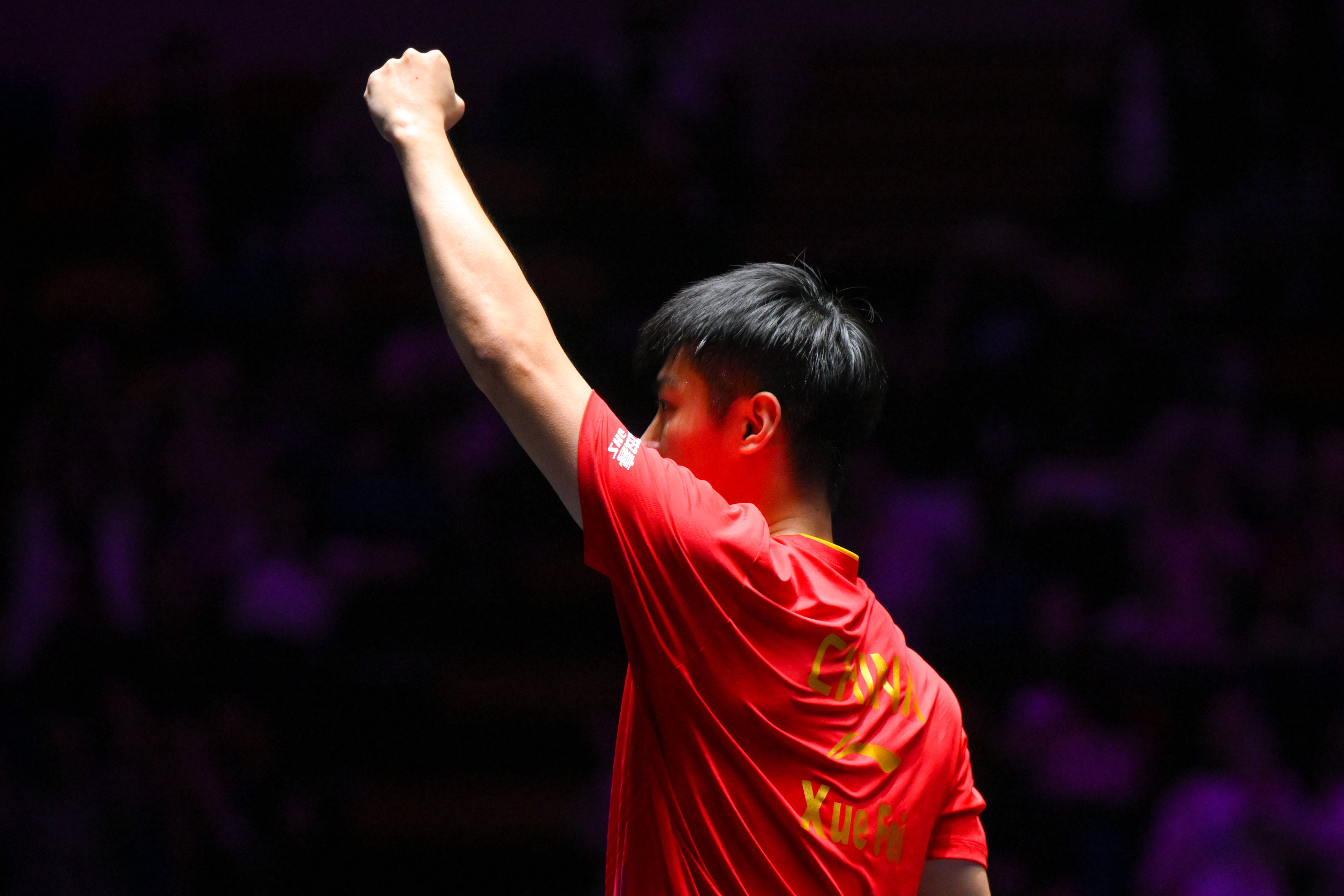 (体育)乒乓球——WTT澳门冠军赛:薛飞淘汰张本智和 晋级男单16强