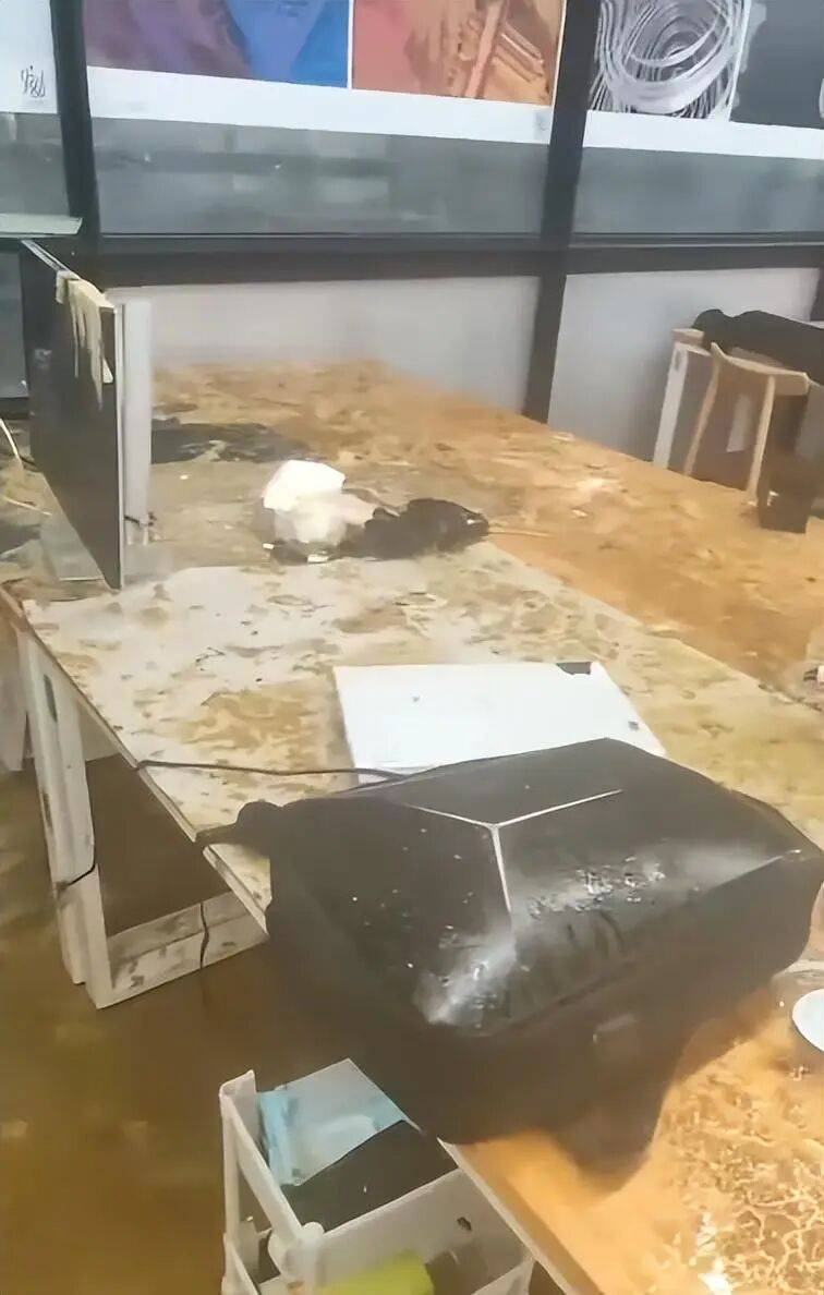 浙江杭州一女生教室正做作业<strong></p>
<p>抹茶交易所资质</strong>,头顶管道破裂被污水淋头,情绪崩溃大哭,中国美院良渚校区:眼镜堵塞管道致泄漏,女生已得到安抚