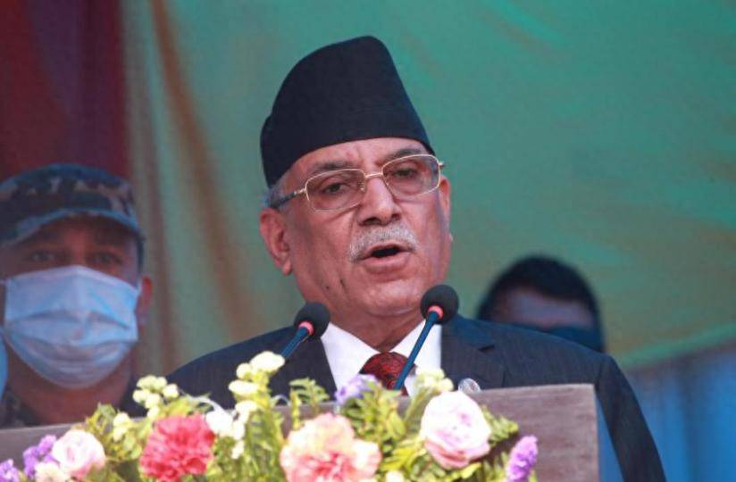 解放军继续驻扎尼泊尔，国际机场瘫痪，尼泊尔总理紧急逃离，9国迅速采取行动