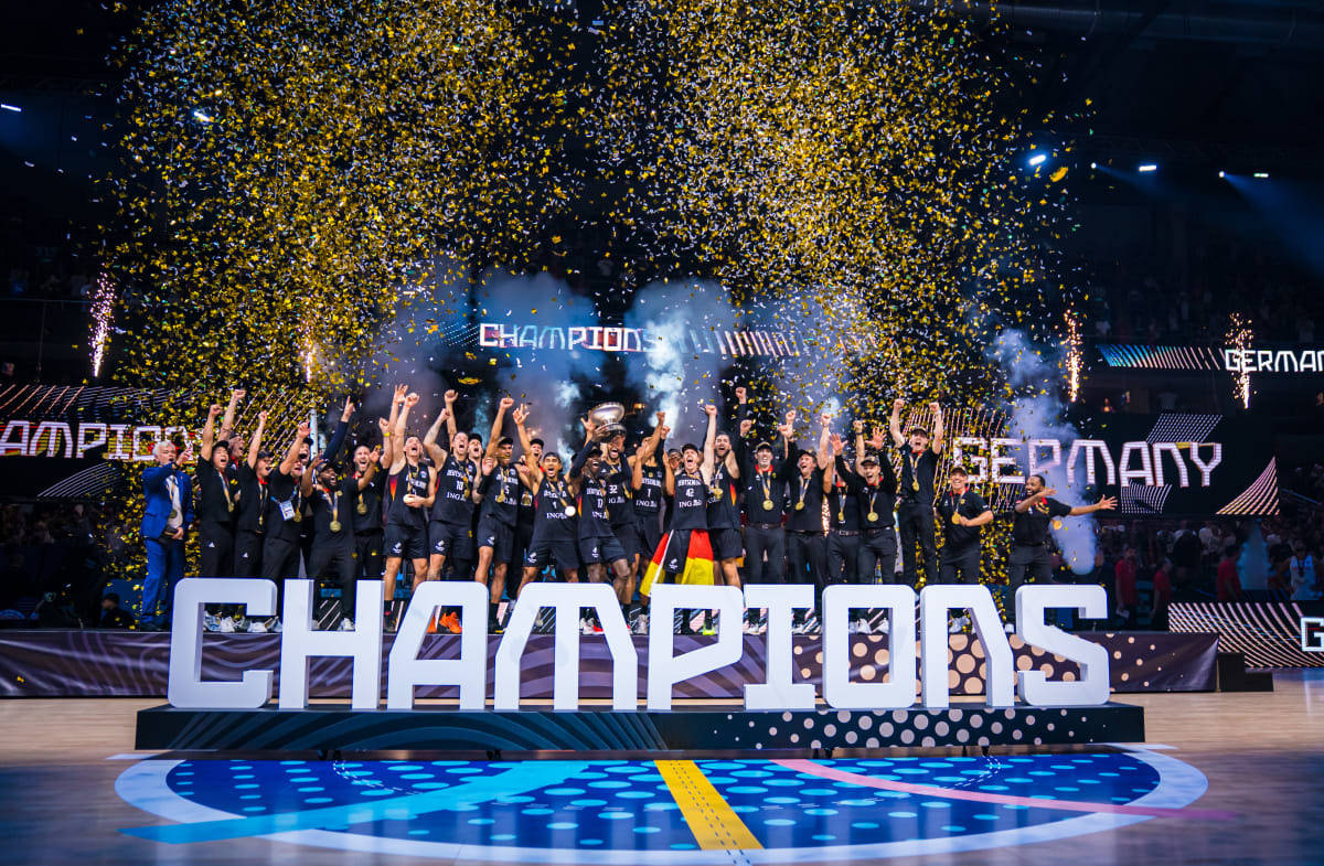 德国险胜土耳其夺欧洲杯冠军 施罗德荣膺MVP