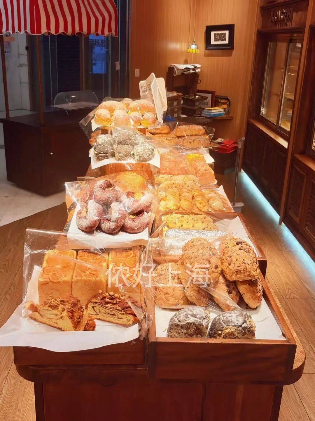 看着心疼<strong></p>
<p>抹茶交易所app操作如何</strong>!上海网红店将没卖掉的面包整框扔了?网友吵翻