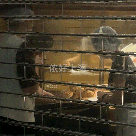 看着心疼<strong></p>
<p>抹茶交易所app操作如何</strong>!上海网红店将没卖掉的面包整框扔了?网友吵翻