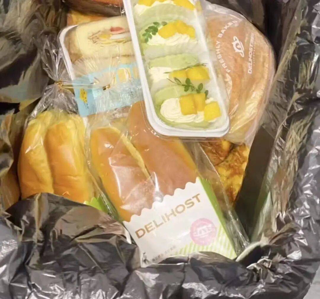 看着心疼<strong></p>
<p>抹茶交易所app操作如何</strong>!上海网红店将没卖掉的面包整框扔了?网友吵翻