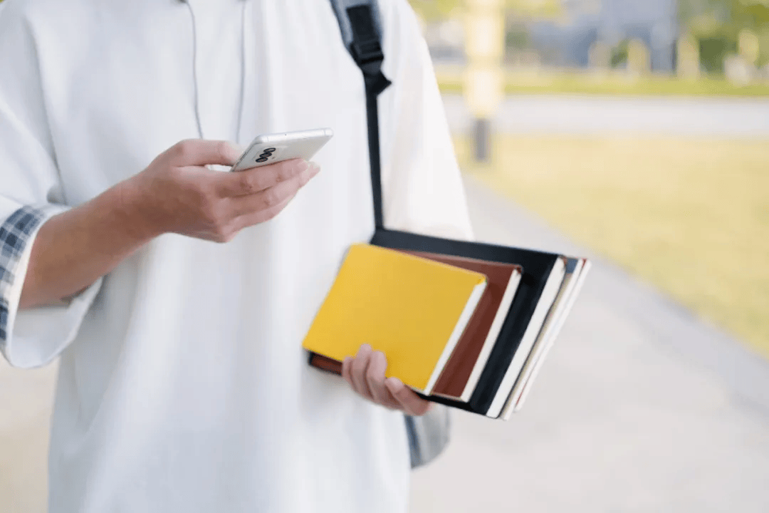 国安部：有人以“日薪800”诱骗大学生拍摄军用机场