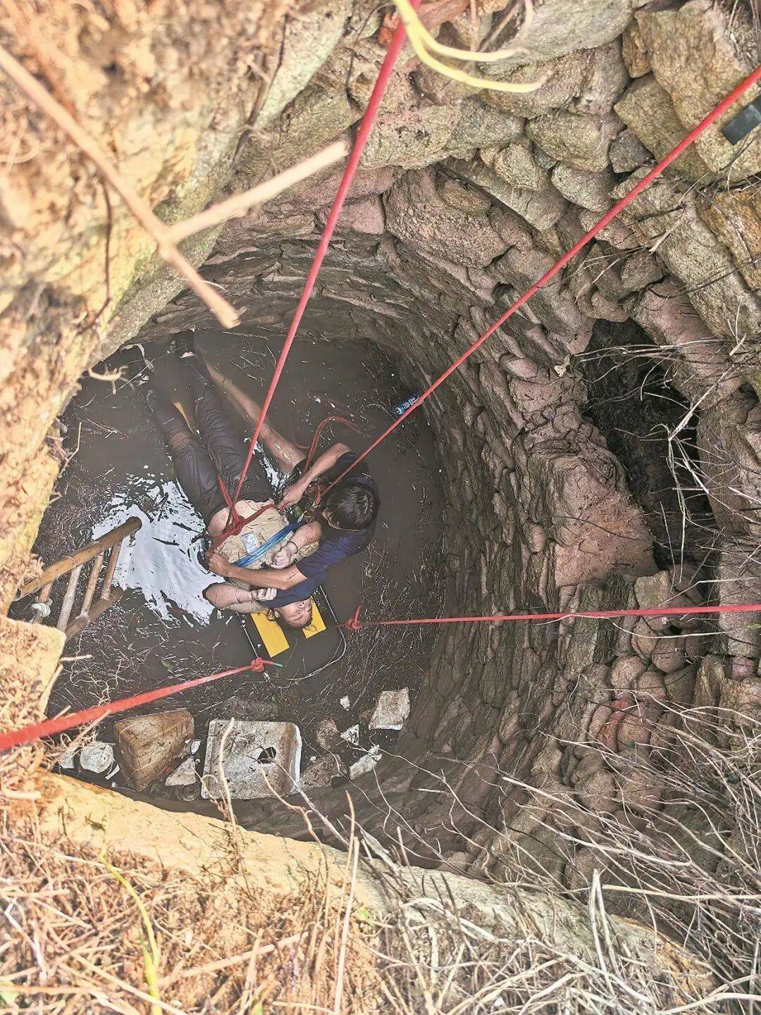 泉州坠井女子“54小时噩梦”:几条蛇爬身上<strong></p>
<p>抹茶交易所中文版</strong>,双侧肋骨骨折!绝望时靠一个信念坚持活下来……