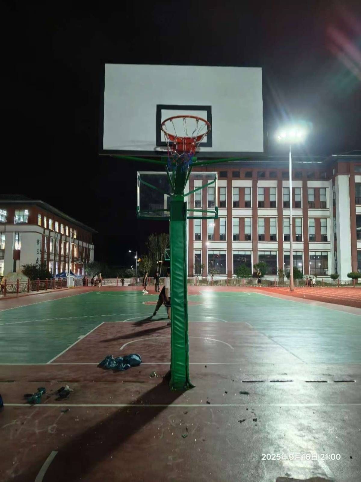 郑州178厘米大学生扣碎篮板<strong></p>
<p>抹茶交易所中文版</strong>,校方:说明弹跳力好!学校出资购买新篮板,已安装好