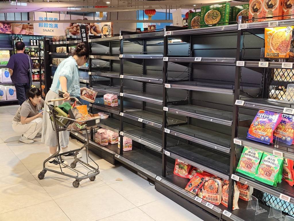 广州、深圳回应台风前蔬菜被“抢空”：储备充足，“别担心！菜管够！”