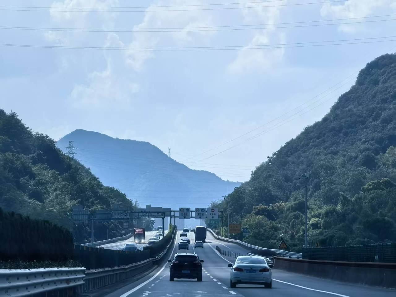 全杭州的娃都出动了?这是刚刚的火车东站<strong></p>
<p>交易所app创始人</strong>!秋假大军即将席卷全国