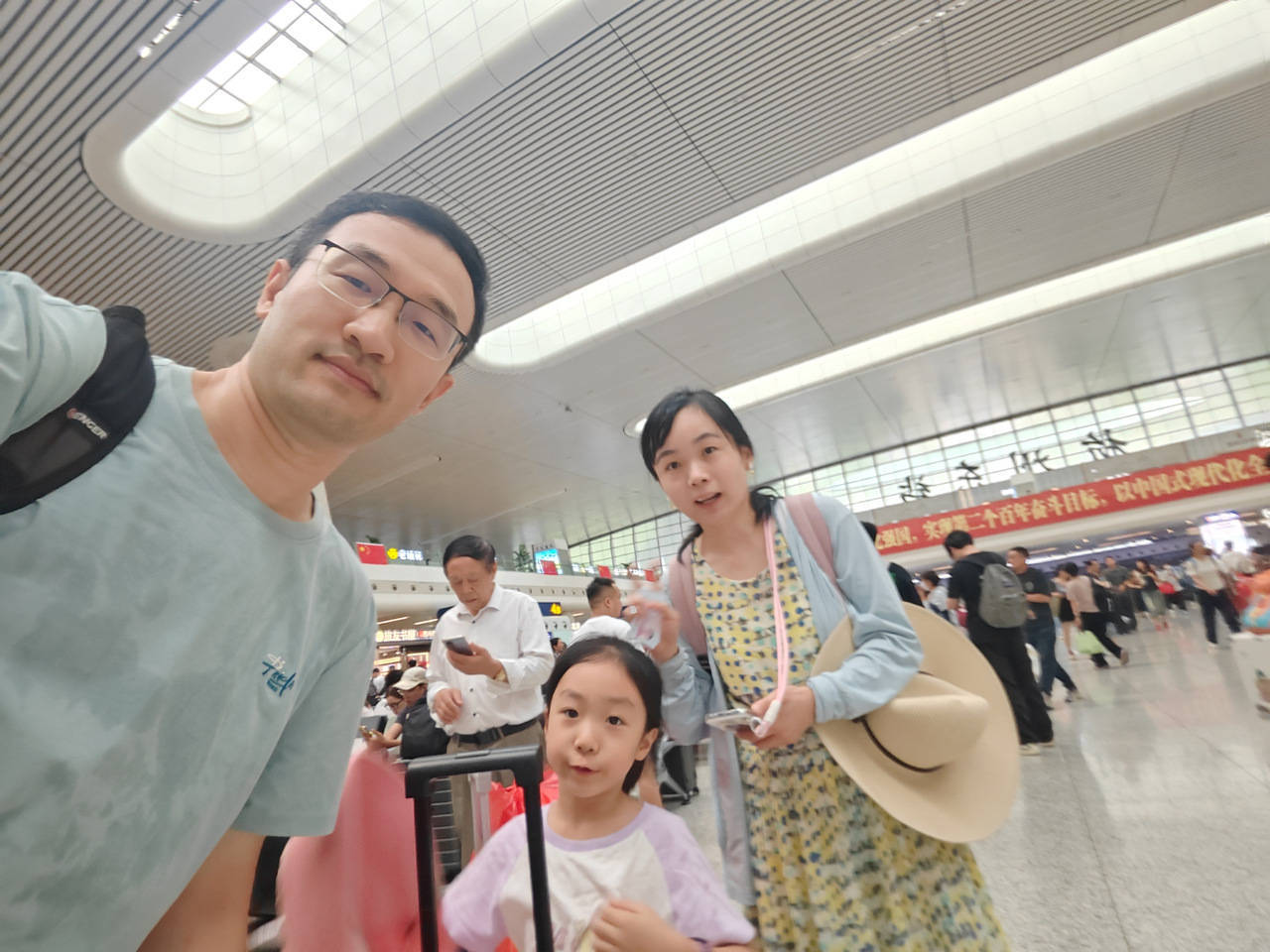 全杭州的娃都出动了?这是刚刚的火车东站<strong></p>
<p>交易所app创始人</strong>!秋假大军即将席卷全国