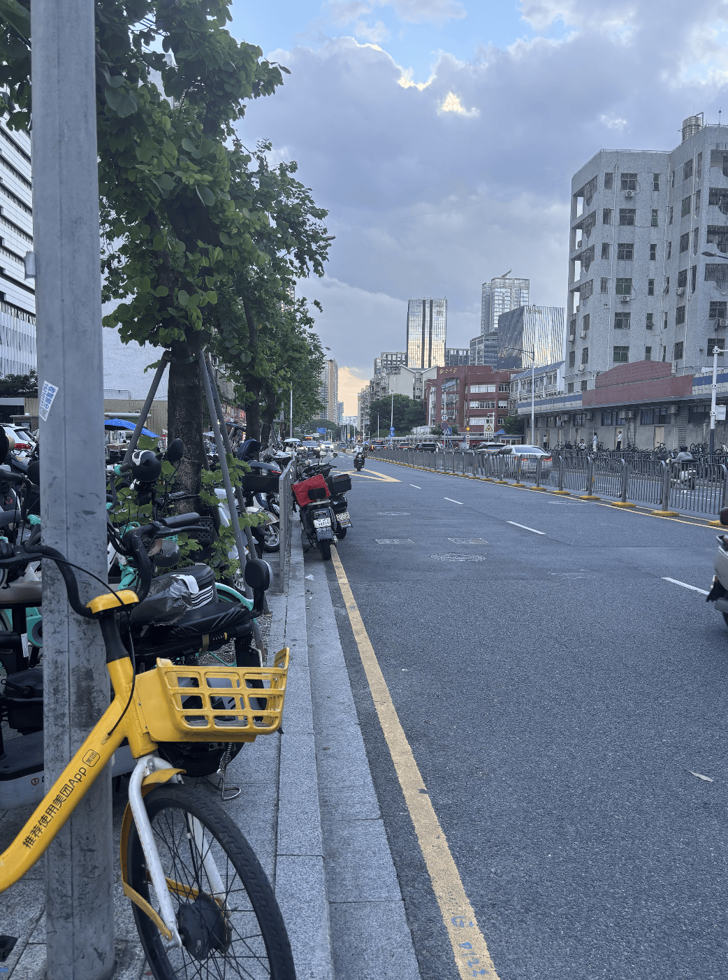 深圳一医院门口被指“举步维艰”<strong></p>
<p>交易所app创始人</strong>!整治后记者实探:仍很堵