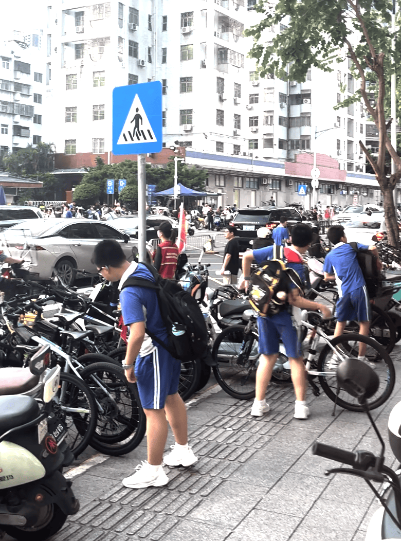 深圳一医院门口被指“举步维艰”<strong></p>
<p>交易所app创始人</strong>!整治后记者实探:仍很堵