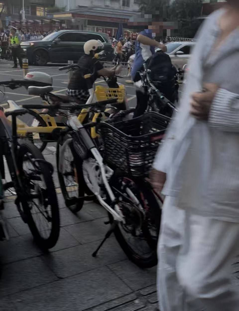 深圳一医院门口被指“举步维艰”<strong></p>
<p>交易所app创始人</strong>!整治后记者实探:仍很堵