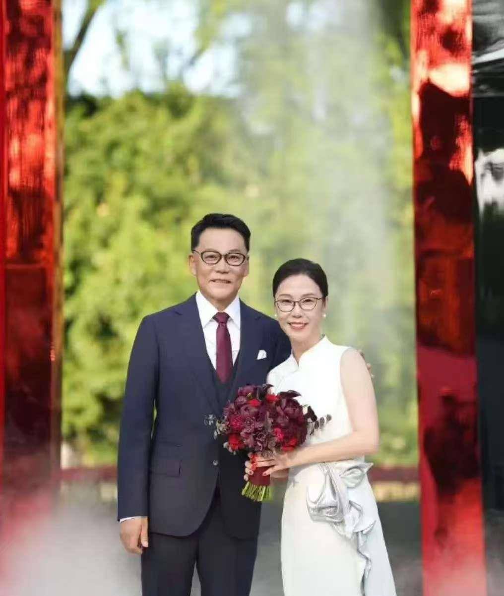 张丹红婚后首度回应与李国庆恋情:30年前因百万债务拒绝李国庆求婚系谣言<strong></p>
<p>交易所app创始人</strong>,从未介入他的上一段婚姻,不会参与他的商业活动