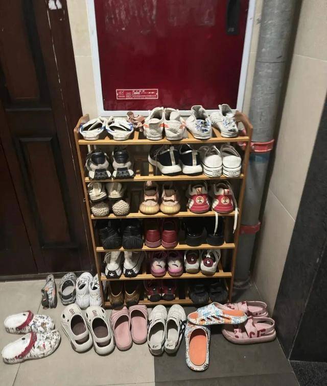 物业“不让门口放鞋子”<strong></p>
<p>抹茶交易所</strong>,门口放鞋柜违法吗?