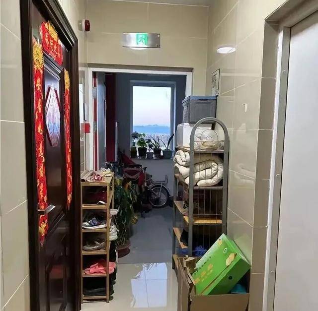 物业“不让门口放鞋子”<strong></p>
<p>抹茶交易所</strong>,门口放鞋柜违法吗?