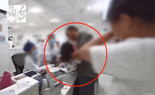 事发上海晚高峰!汹涌车流中<strong></p>
<p>usdt怎么变现金</strong>,一男子绝望跳车,直奔民警而去……