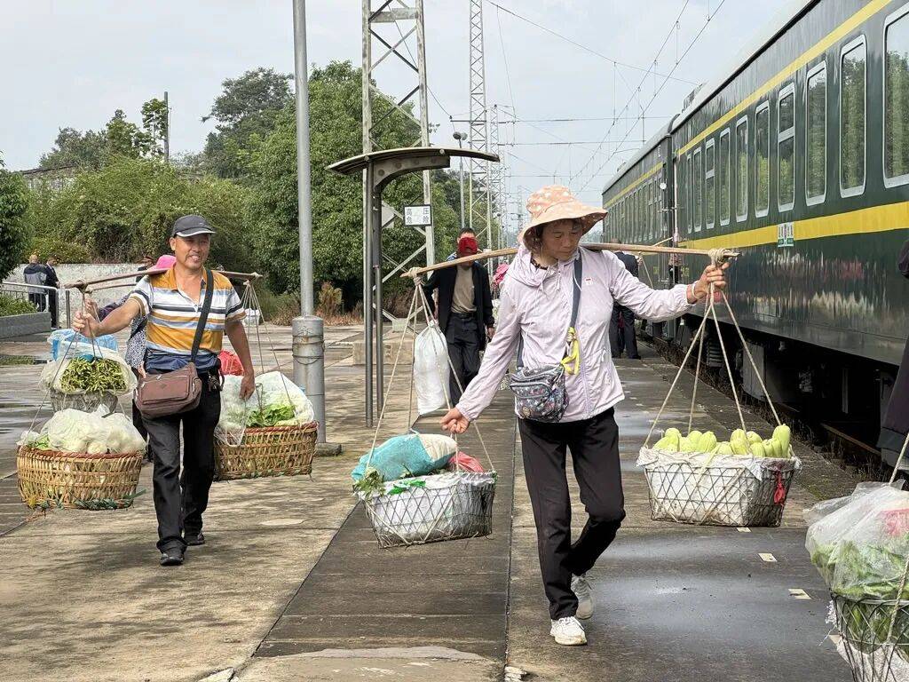 纸质火车票退场<strong></p>
<p>usdt怎么变现金</strong>,每道折痕里都藏着远方、爱情与山河记忆