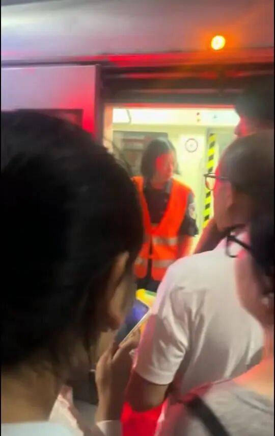 大连地铁发生故障停运一小时<strong></p>
<p>抹茶交易所中国下载</strong>,目击者称看到120和警车,工作人员否认列车和人相撞,故障原因在落实中