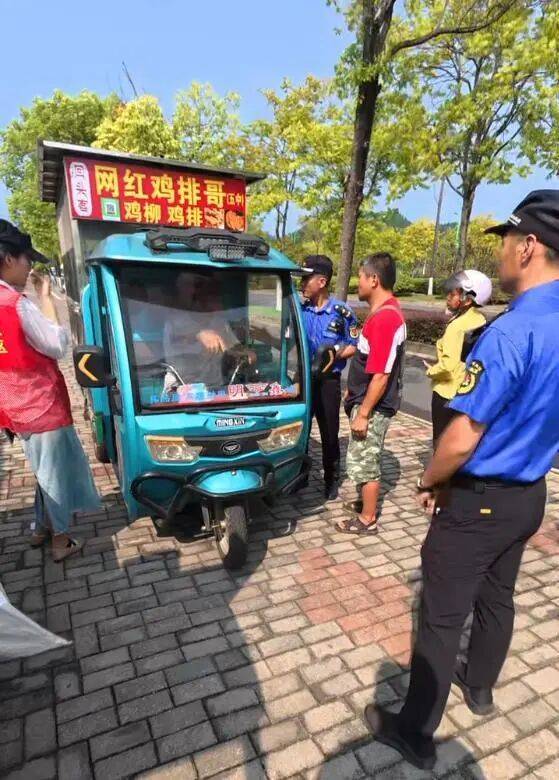 景德镇出现“冒牌鸡排哥”<strong></p>
<p>抹茶交易所中国下载</strong>,目击者称其连人带车被劝返,官方回应