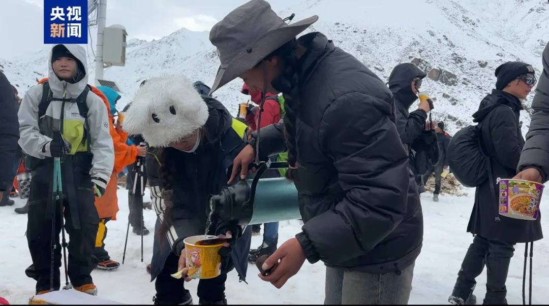 珠峰景区游客被困最新进展：已有350名游客获救<strong></p>
<p>越南抹茶交易所</strong>，其余200多名游客已全部取得联系