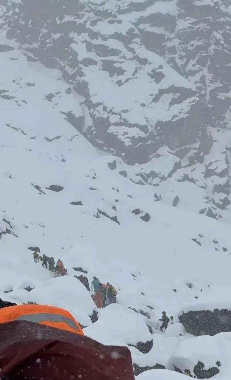 珠峰景区游客被困最新进展：已有350名游客获救<strong></p>
<p>越南抹茶交易所</strong>，其余200多名游客已全部取得联系