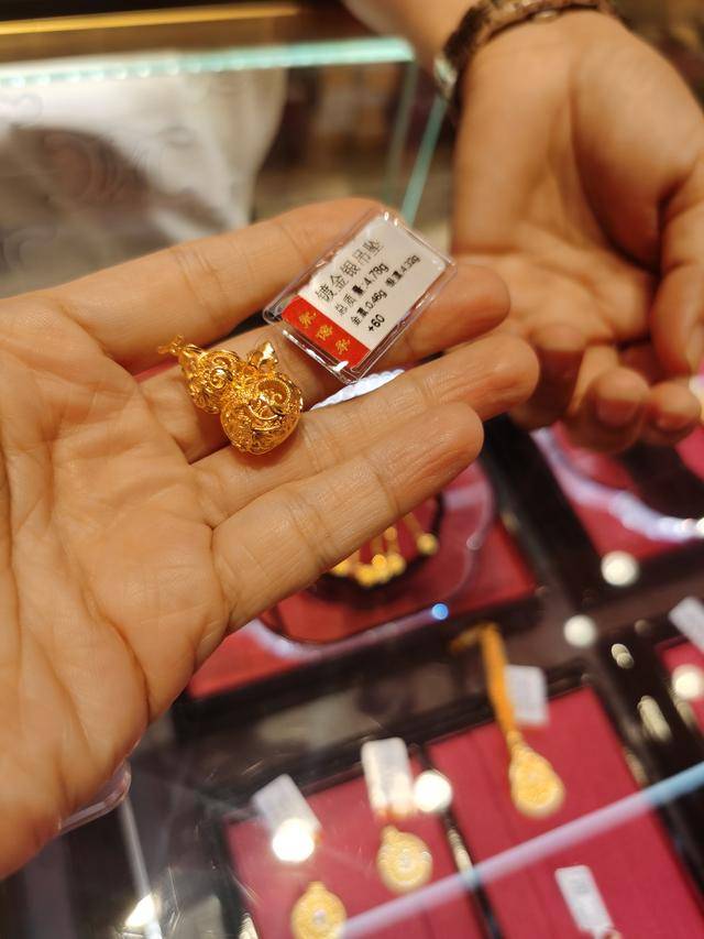 3900美元<strong></p>
<p>越南抹茶交易所</strong>,金价再突破!黄金周深圳“旅游+淘金”火了