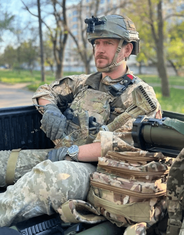 乌军一英国雇佣兵返乡后开枪自杀：年仅40岁<strong></p>
<p>越南抹茶交易所</strong>，曾在前线失去左腿