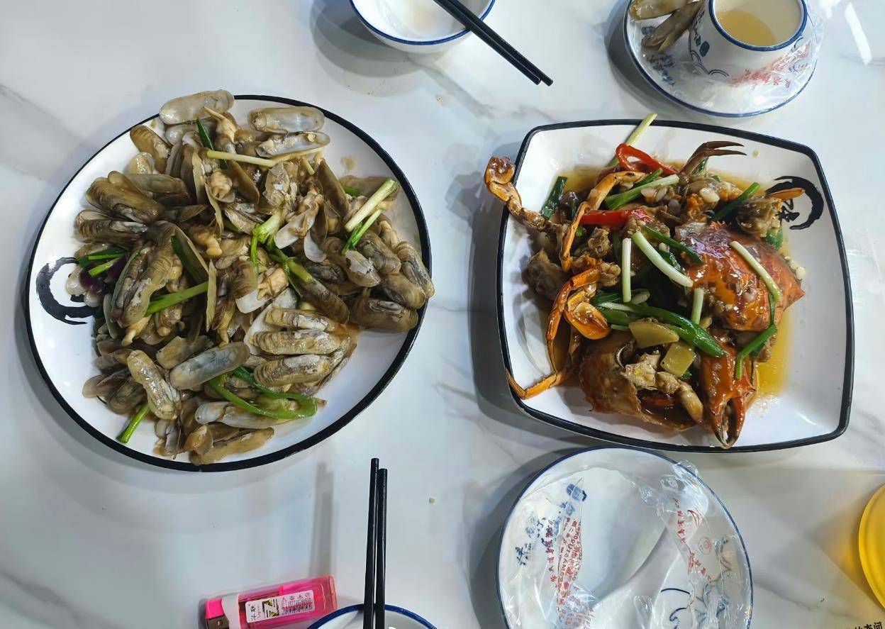 惠州一餐厅两个菜收661元，顾客投诉后称已获退款400元，官方回应