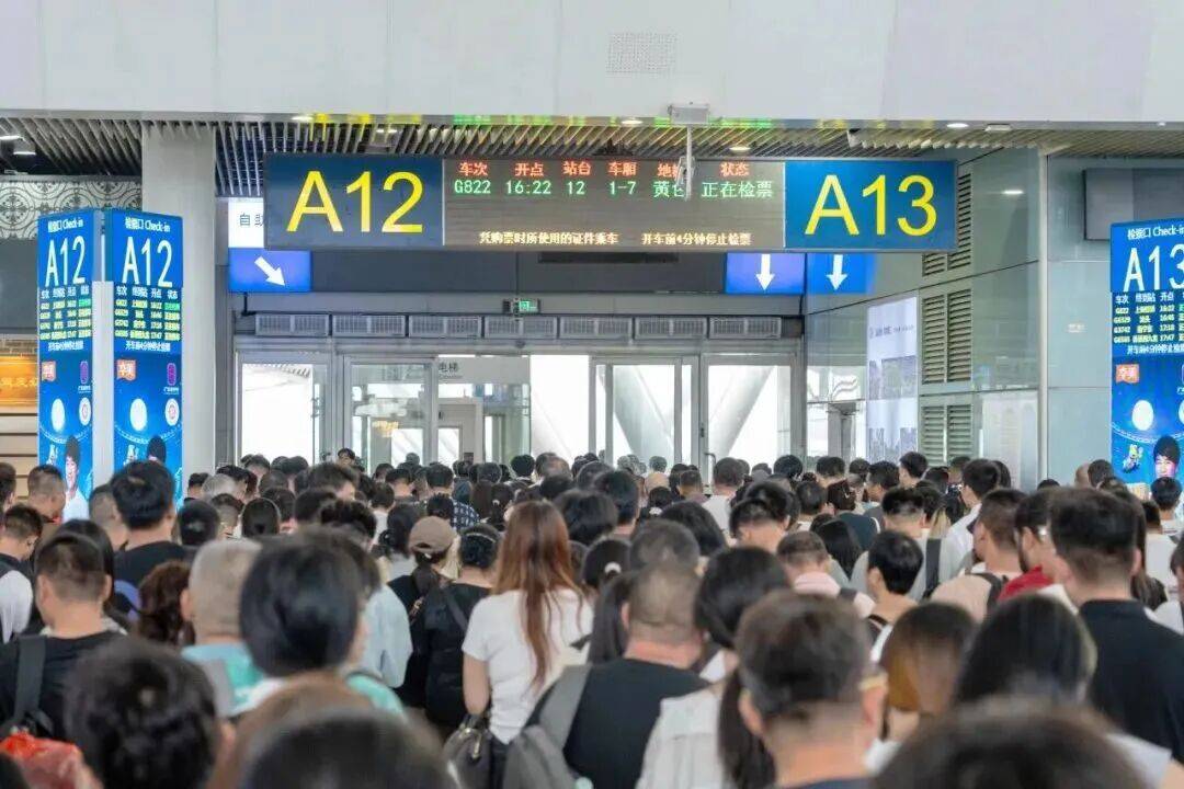 深圳北站凌晨返深被刷爆<strong></p>
<p>抹茶交易所怎么转划</strong>！附近叫车超200人？别慌！公交地铁加班护送