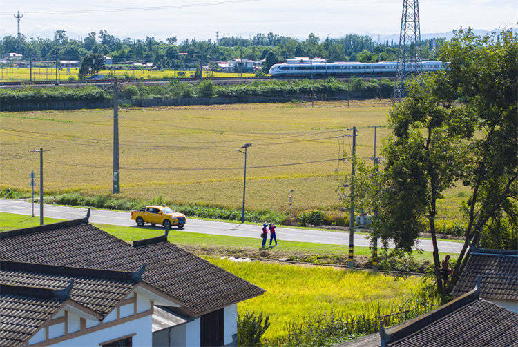 阖家团圆时<strong></p>
<p>抹茶交易所怎么转划</strong>，他们守护蓉城灯火