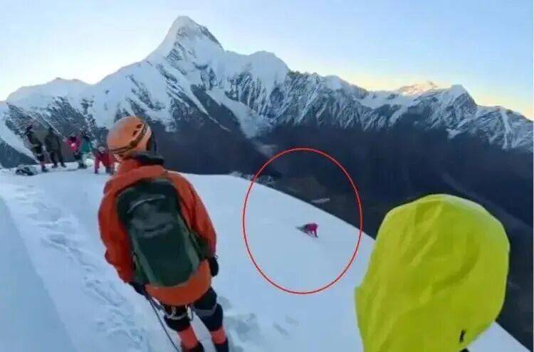 打卡拍照<strong></p>
<p>抹茶交易所怎么转划</strong>，再美也不能用生命对焦