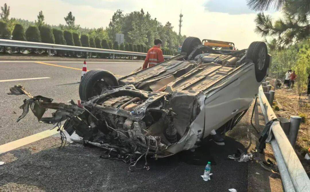 司机强行变道酿大祸<strong></p>
<p>下载抹茶数字货币交易所</strong>,反诬赖对方:“我要是撒谎就天打雷劈!”