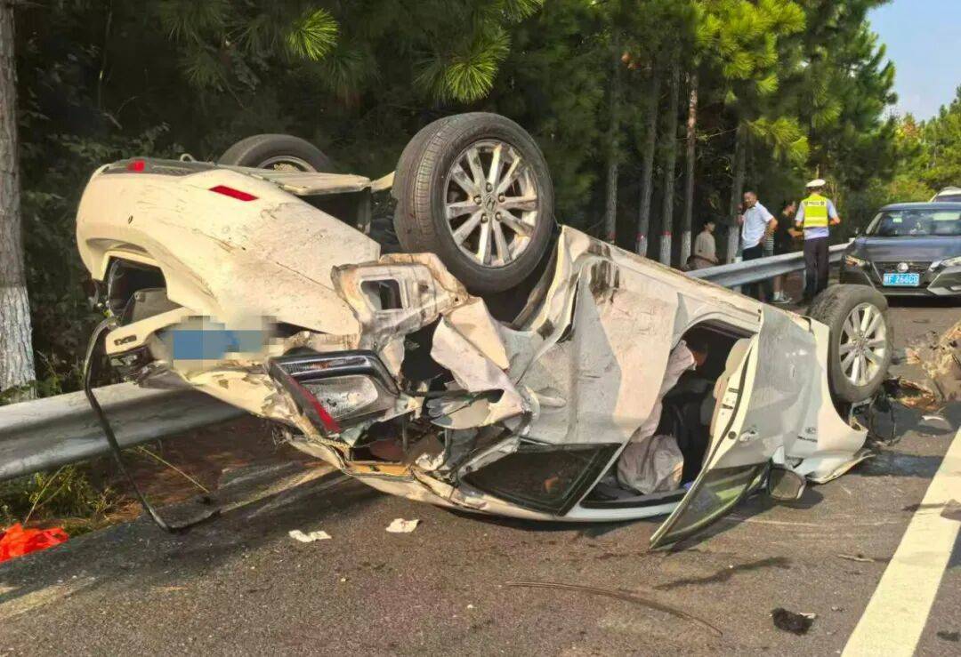 司机强行变道酿大祸<strong></p>
<p>下载抹茶数字货币交易所</strong>,反诬赖对方:“我要是撒谎就天打雷劈!”