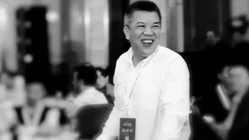 传宗馥莉被带走<strong></p>
<p>抹茶交易所</strong>，娃哈哈董事会成员回应；资深天使投资人因车祸不幸离世；微信灰度测试一次性撤回全部消息；鸡排哥疑似成立工作室丨邦早报