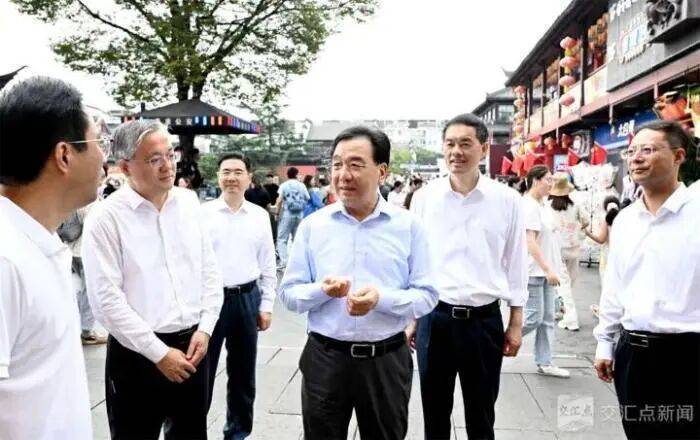 调研假日文旅消费<strong></p>
<p>抹茶交易所</strong>，多地“一把手”走上街头