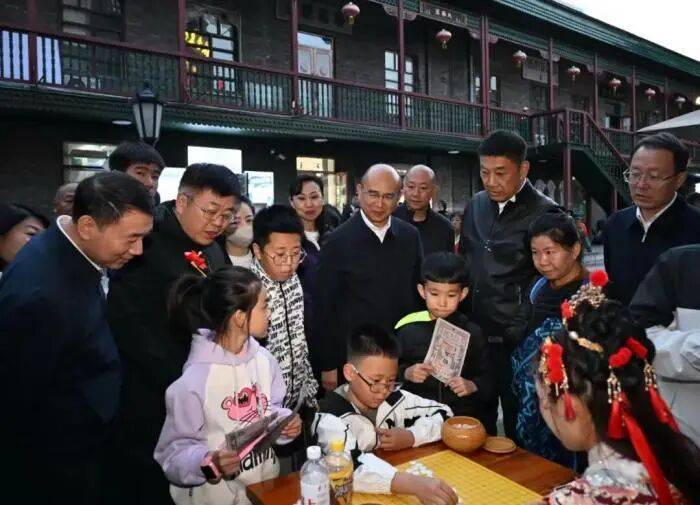 调研假日文旅消费<strong></p>
<p>抹茶交易所</strong>，多地“一把手”走上街头