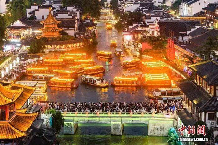 调研假日文旅消费<strong></p>
<p>抹茶交易所</strong>，多地“一把手”走上街头