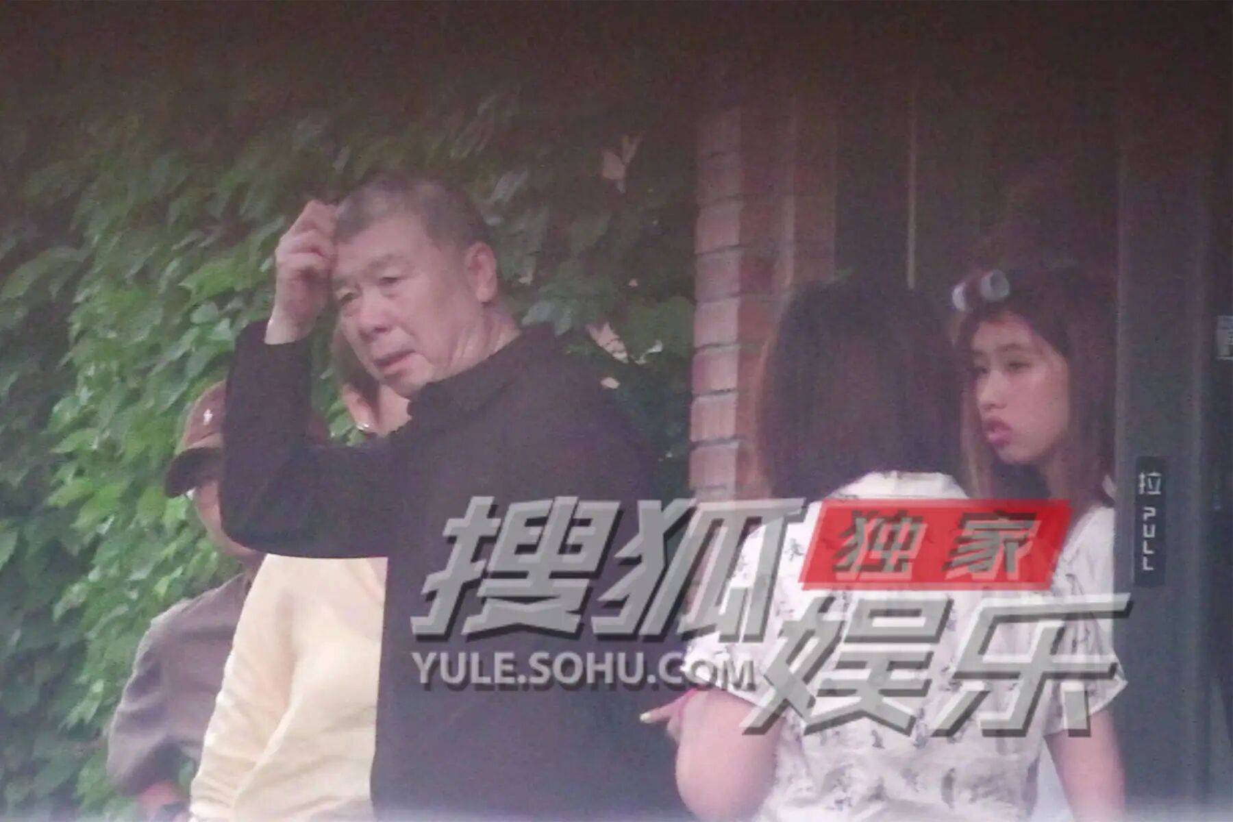 考古|冯小刚带女儿去陈思诚工作室!开个人账号还读影视专业<strong></p>
<p>如何买币</strong>,她也要“女承父业”吗?