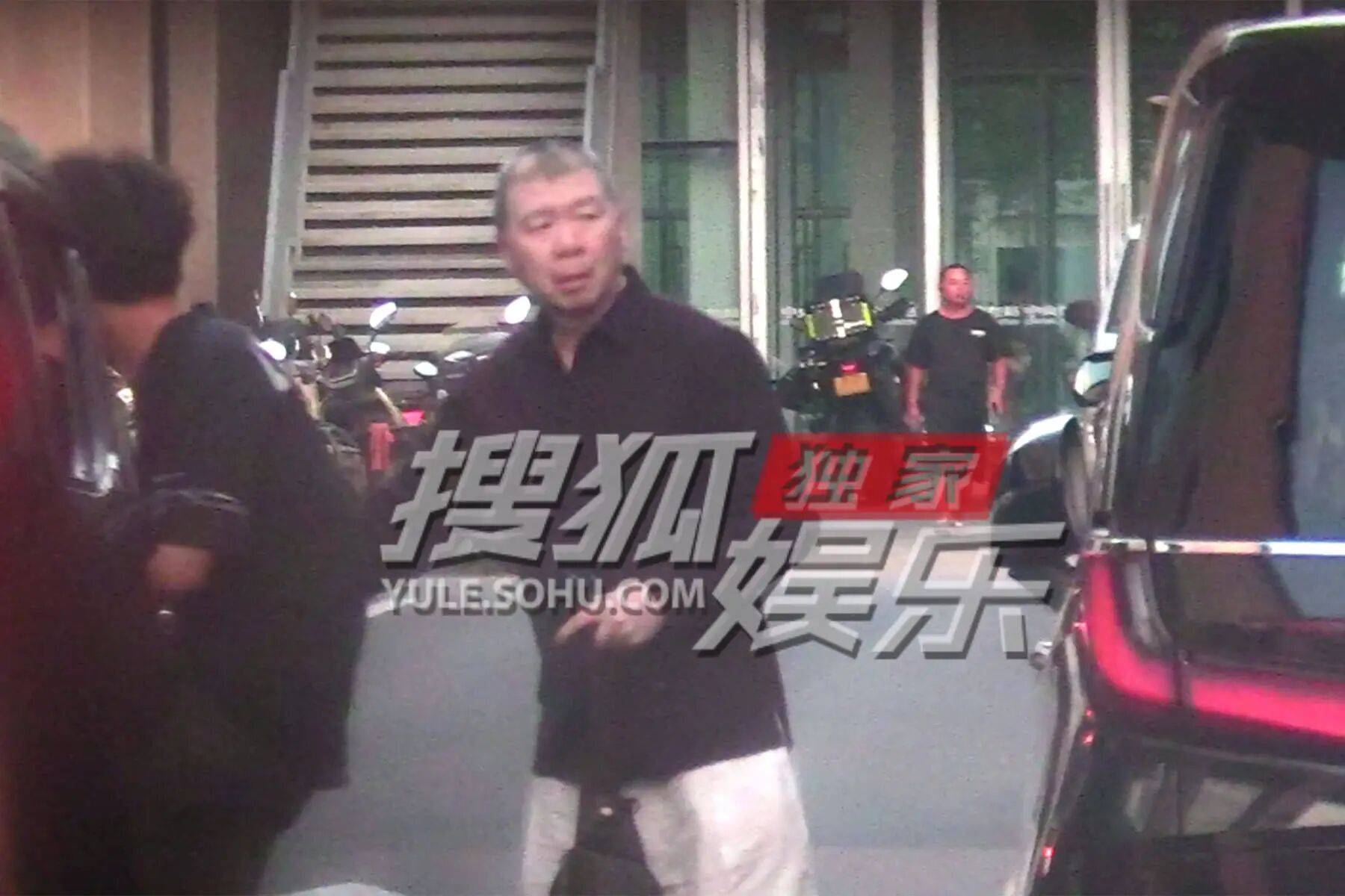 考古|冯小刚带女儿去陈思诚工作室!开个人账号还读影视专业<strong></p>
<p>如何买币</strong>,她也要“女承父业”吗?