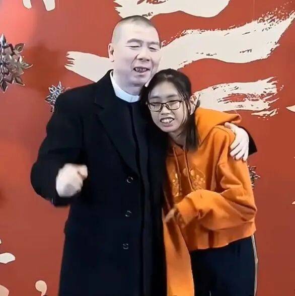考古|冯小刚带女儿去陈思诚工作室!开个人账号还读影视专业<strong></p>
<p>如何买币</strong>,她也要“女承父业”吗?
