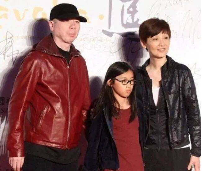 考古|冯小刚带女儿去陈思诚工作室!开个人账号还读影视专业<strong></p>
<p>如何买币</strong>,她也要“女承父业”吗?