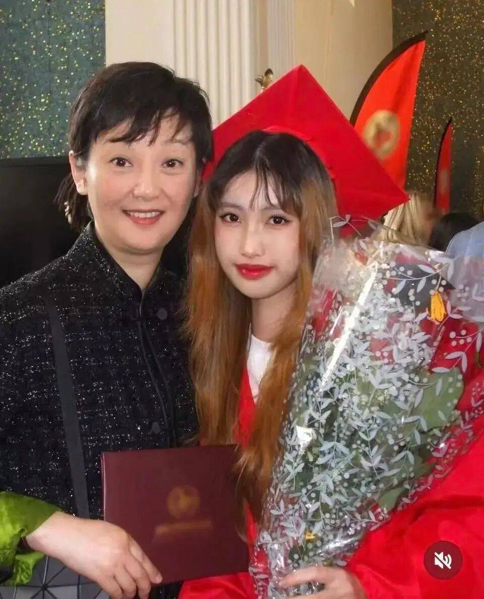 考古|冯小刚带女儿去陈思诚工作室!开个人账号还读影视专业<strong></p>
<p>如何买币</strong>,她也要“女承父业”吗?