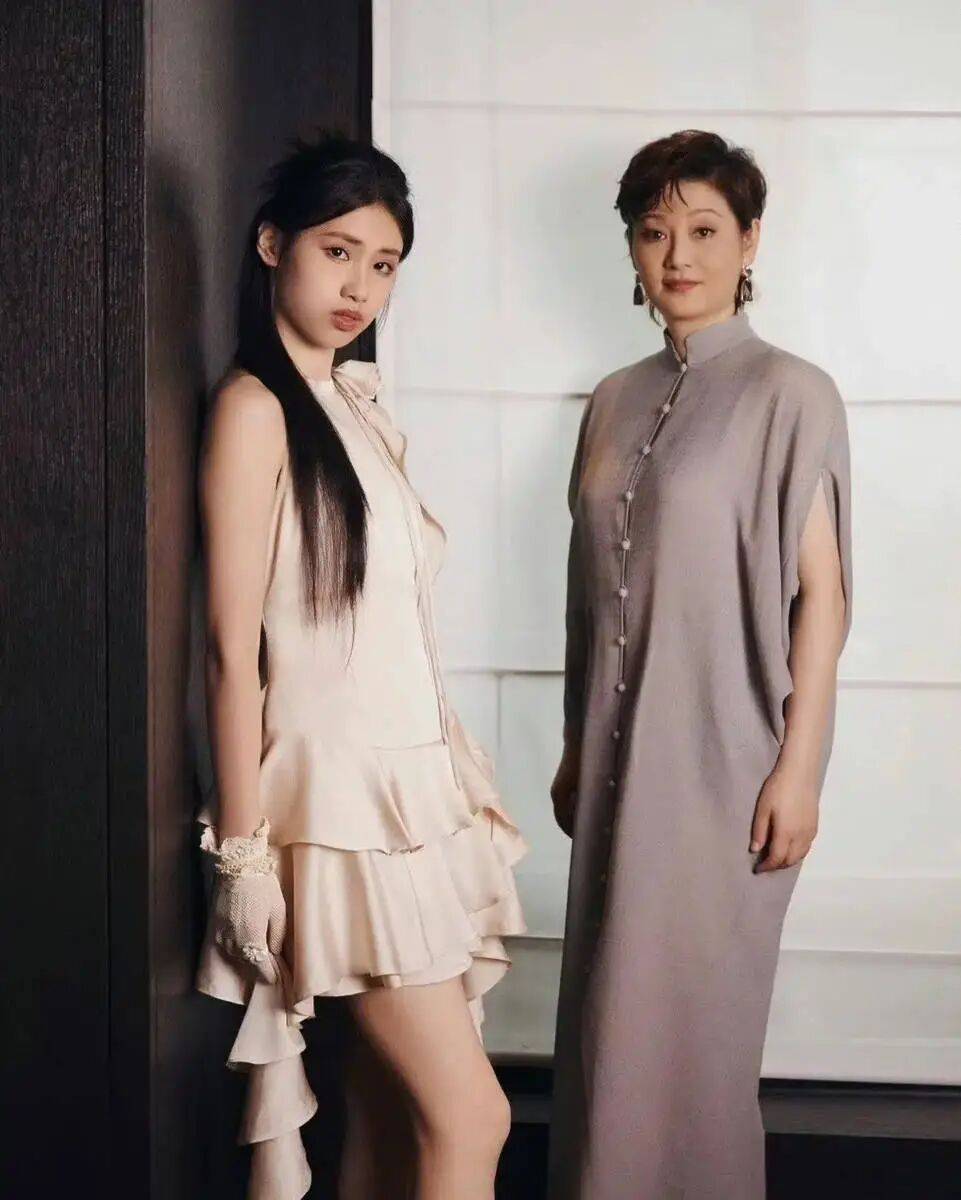 考古|冯小刚带女儿去陈思诚工作室!开个人账号还读影视专业<strong></p>
<p>如何买币</strong>,她也要“女承父业”吗?