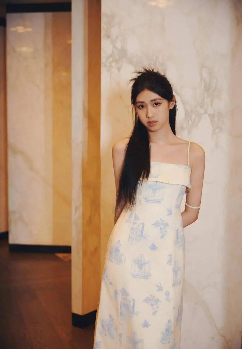 考古|冯小刚带女儿去陈思诚工作室!开个人账号还读影视专业<strong></p>
<p>如何买币</strong>,她也要“女承父业”吗?