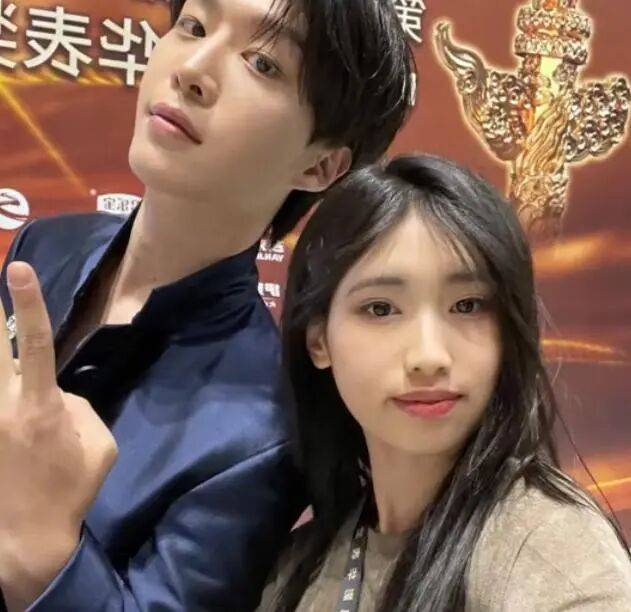 考古|冯小刚带女儿去陈思诚工作室!开个人账号还读影视专业<strong></p>
<p>如何买币</strong>,她也要“女承父业”吗?