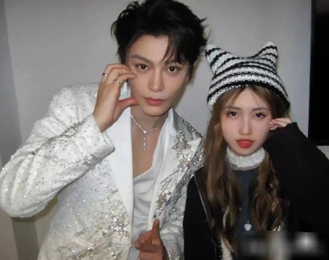 考古|冯小刚带女儿去陈思诚工作室!开个人账号还读影视专业<strong></p>
<p>如何买币</strong>,她也要“女承父业”吗?