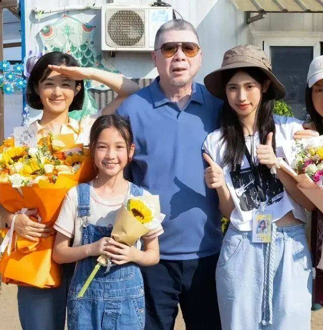考古|冯小刚带女儿去陈思诚工作室!开个人账号还读影视专业<strong></p>
<p>如何买币</strong>,她也要“女承父业”吗?