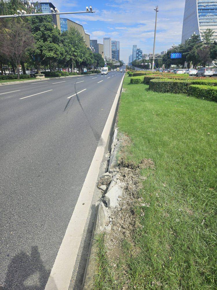 成都发生一起严重交通事故<strong></p>
<p>抹茶交易所杠杆代币</strong>,上游新闻实地探访:燃烧留下的印记仍在